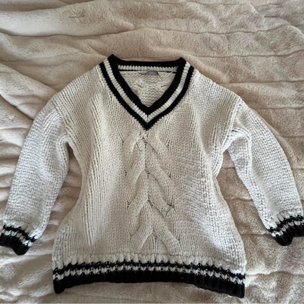 Zara Women's V-Neck Sweater - Cream and Black